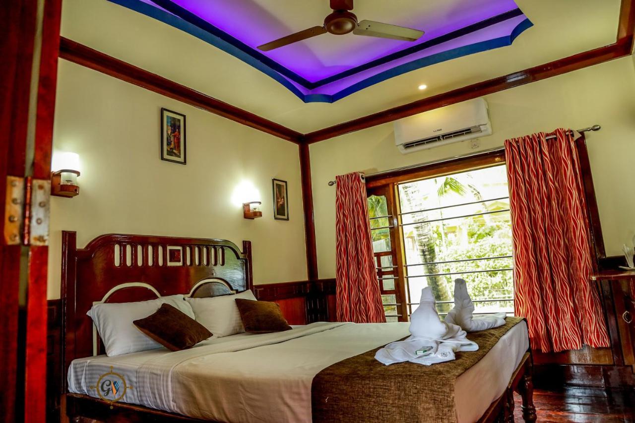 Grand Villa Houseboat Kumarakom Exterior foto