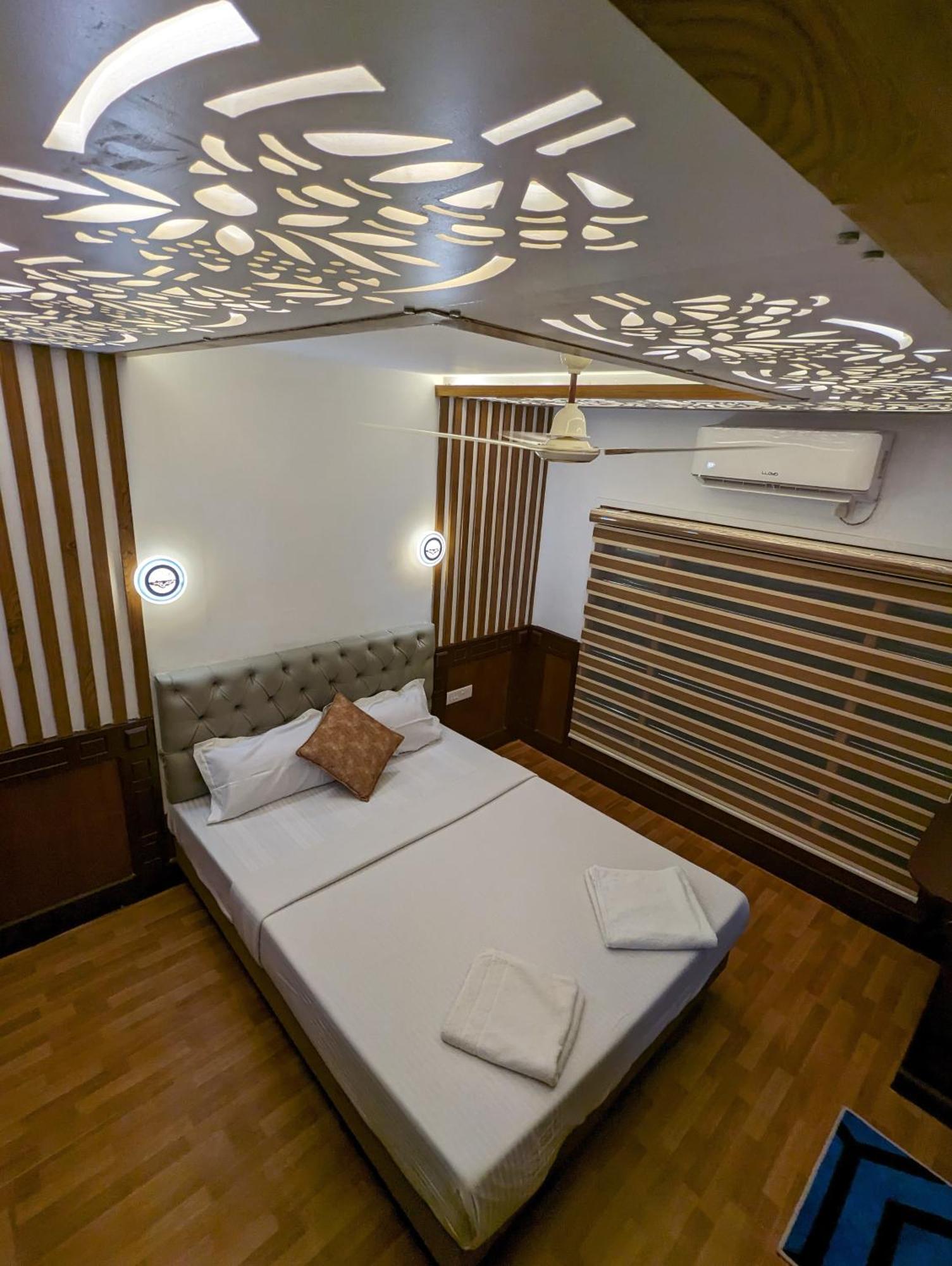 Grand Villa Houseboat Kumarakom Exterior foto