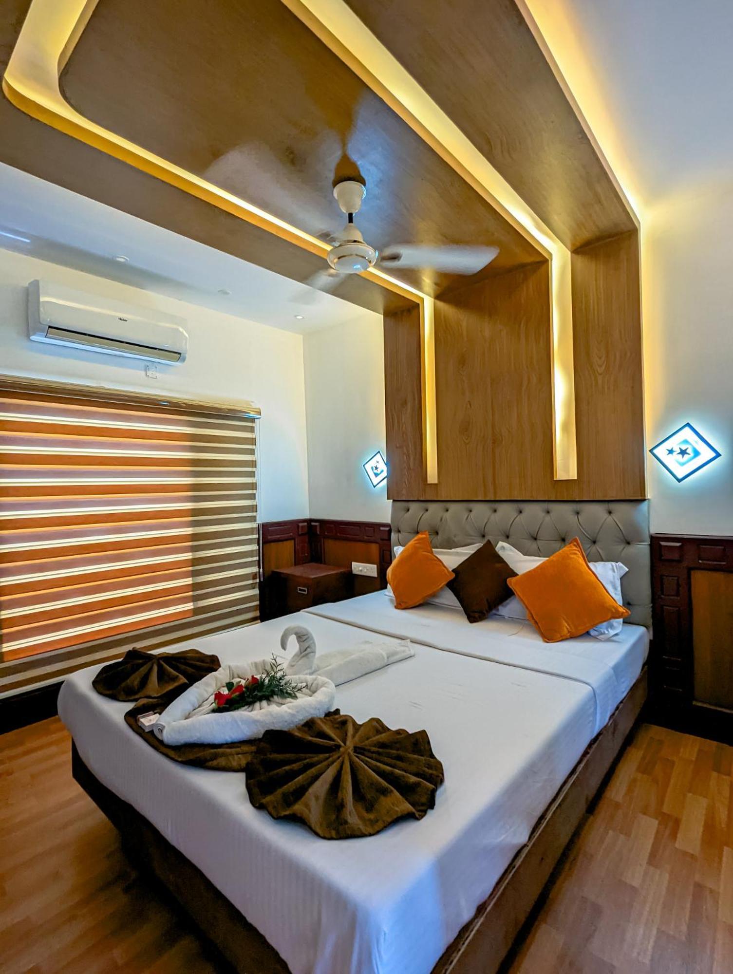 Grand Villa Houseboat Kumarakom Exterior foto