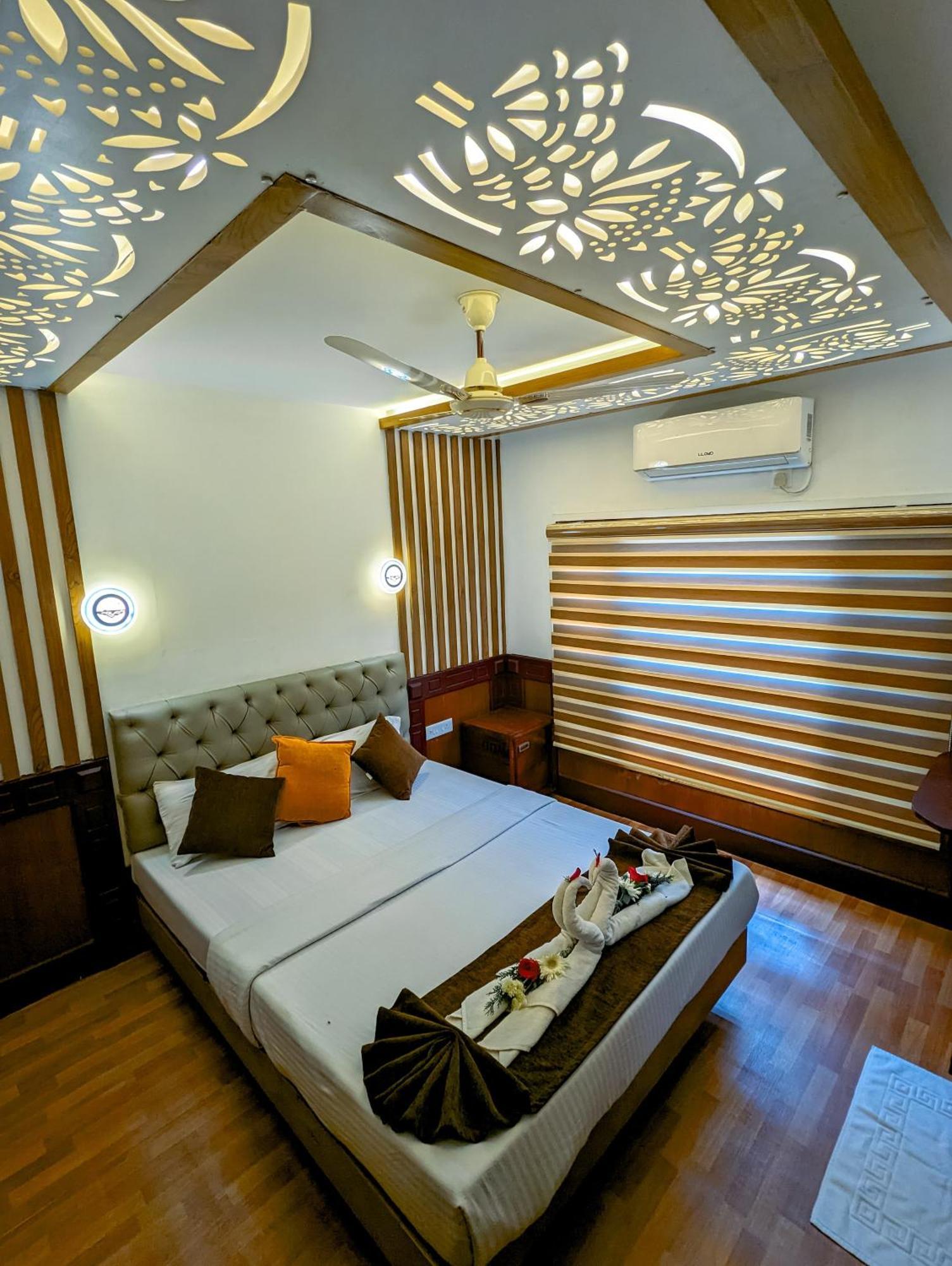Grand Villa Houseboat Kumarakom Exterior foto