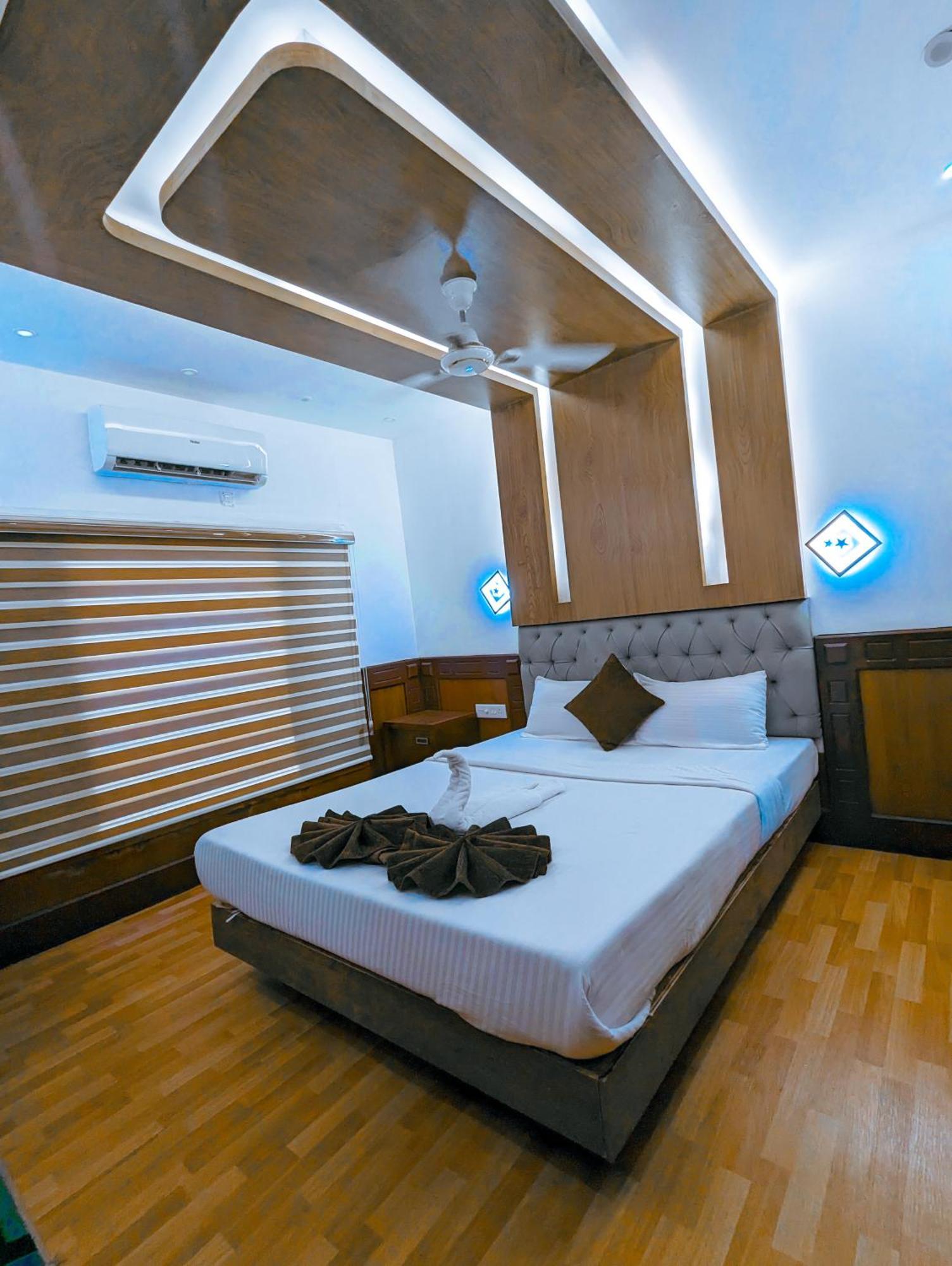 Grand Villa Houseboat Kumarakom Exterior foto