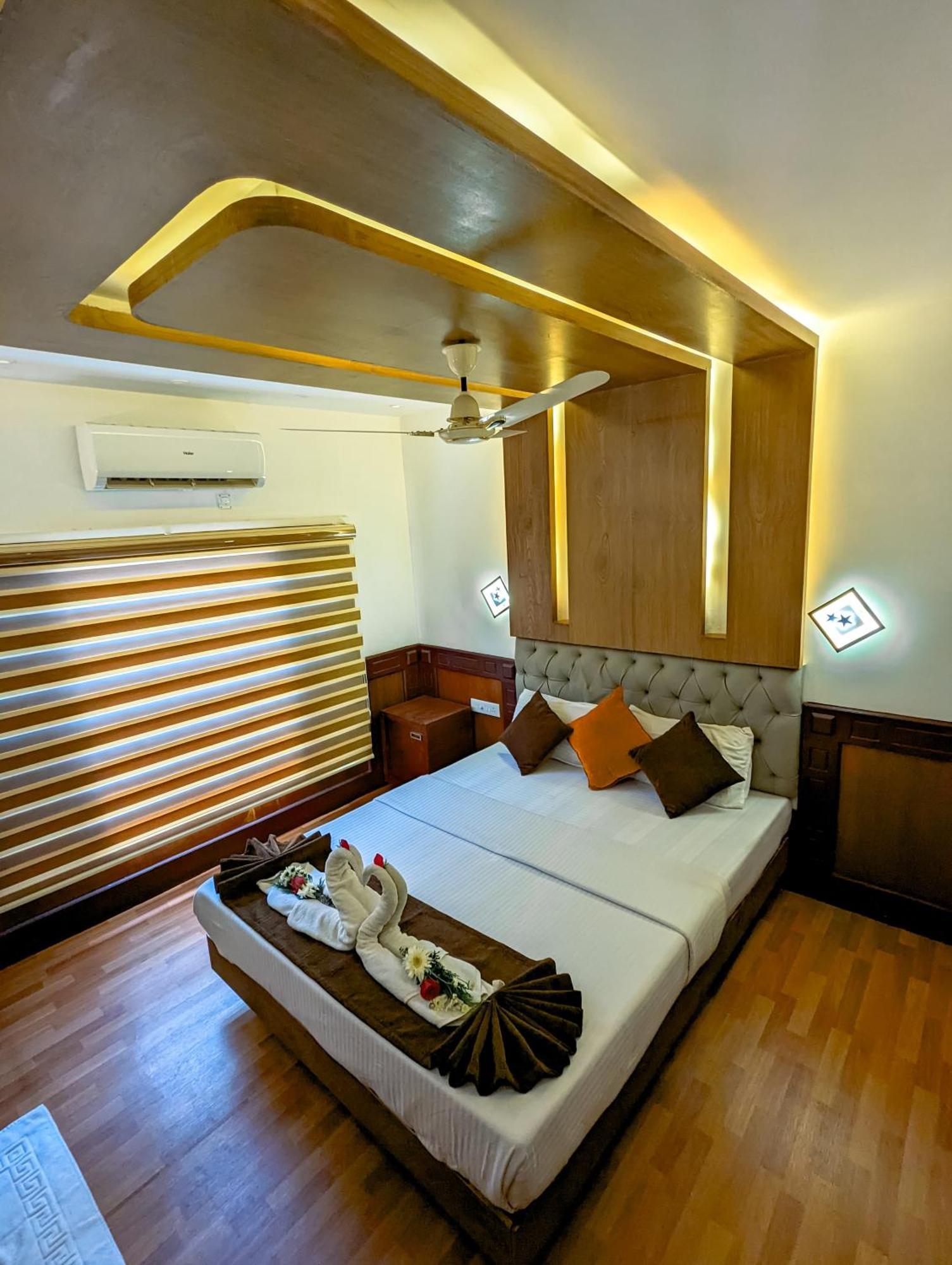 Grand Villa Houseboat Kumarakom Exterior foto